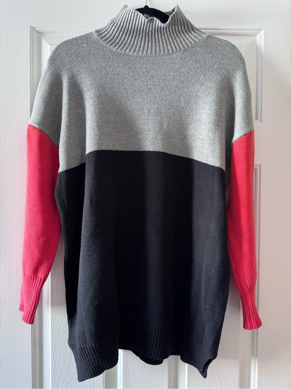 525 America L Colorblock Turtleneck Oversized Sweater Gray, Black & Red